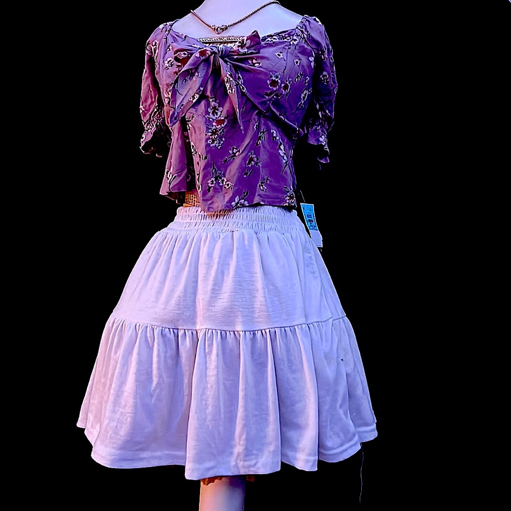 Súper cute spring/summer outfit! great fits love the material!